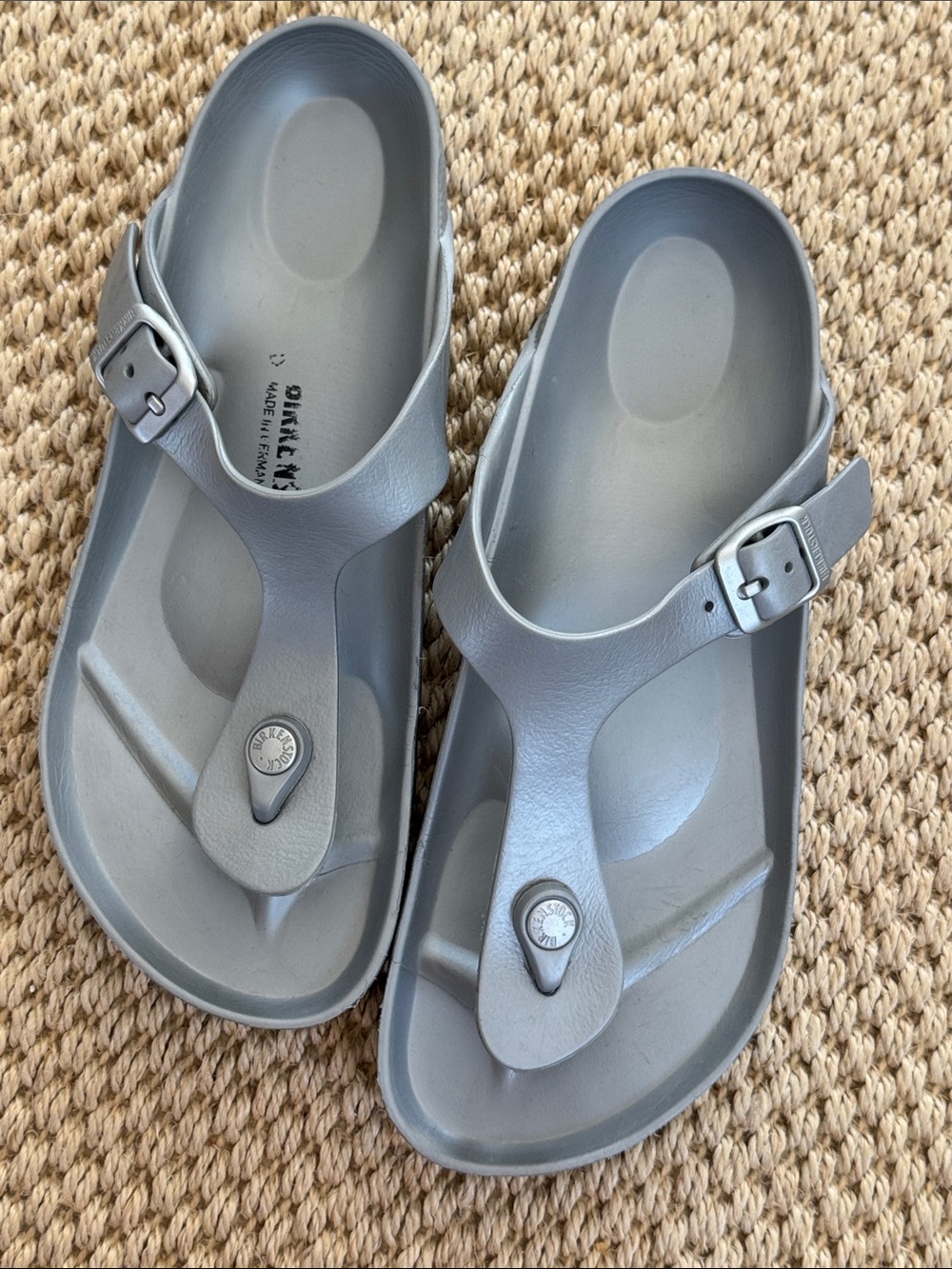Birkenstock Gizeh EVA Sandal Silver 40 women’s 9/9.5 men’s 7/7.5 flip flops gray